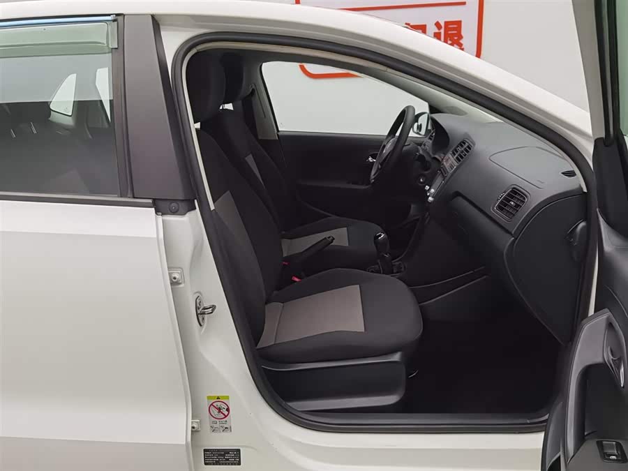 Volkswagen Polo 2016 car image #24