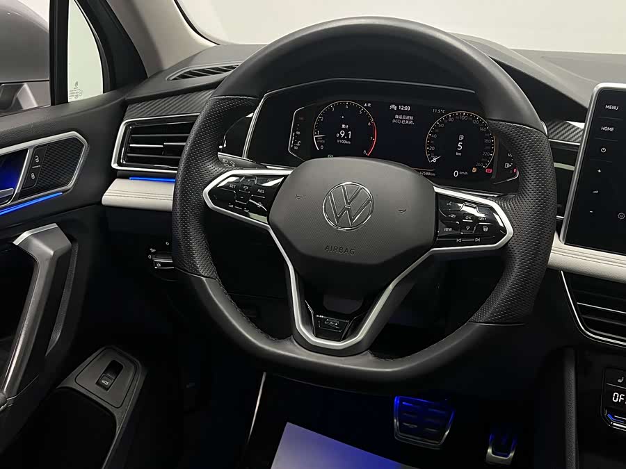 Volkswagen Tiguan L 2022 car image #24