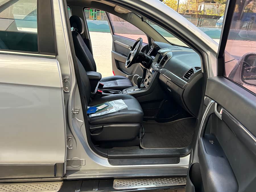 Chevrolet Captiva (Imported) 2011 car image #24