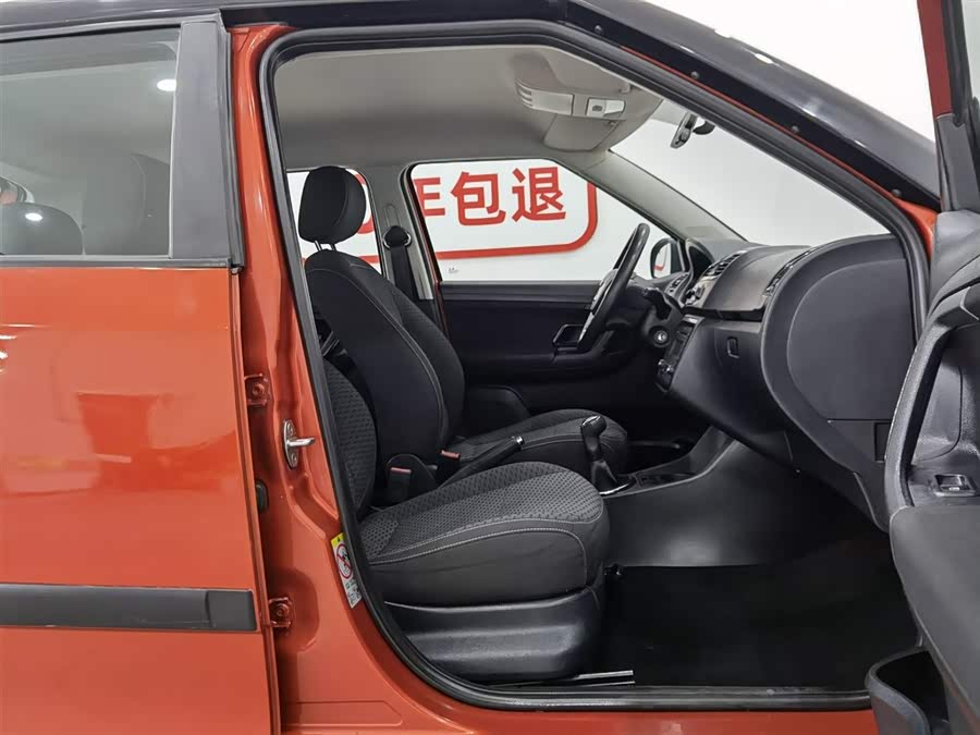 Skoda Fabia 2012 car image #24