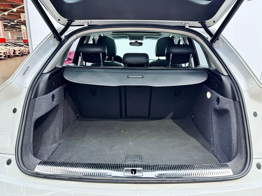 Audi Q3 2019 immagine di auto #24