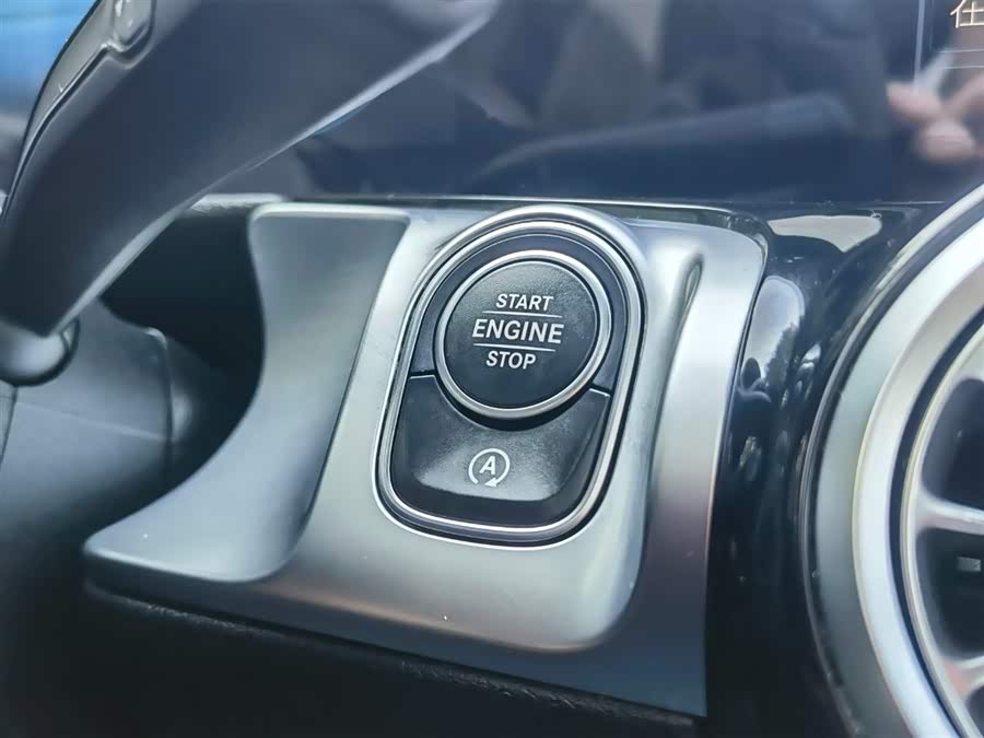 Mercedes-Benz GLB Class 2020 car image #24