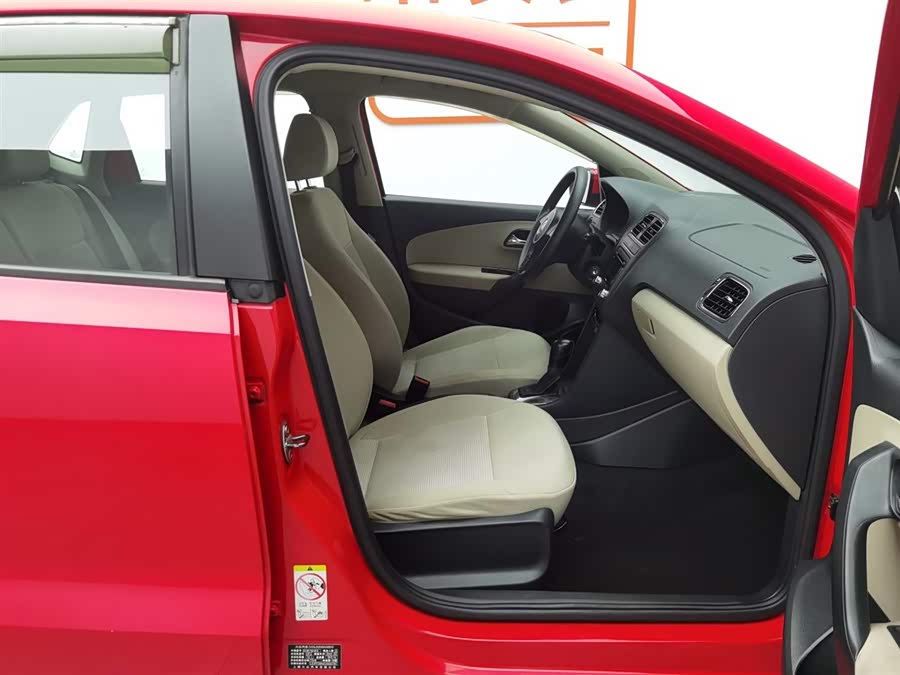 Volkswagen Polo 2012 car image #24