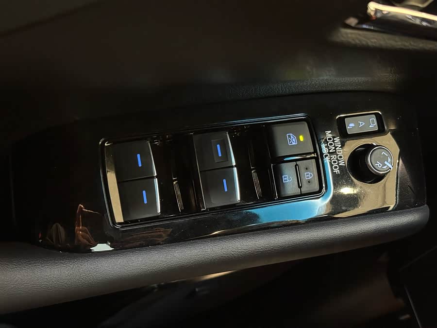 Toyota Alphard 2022 car image #24