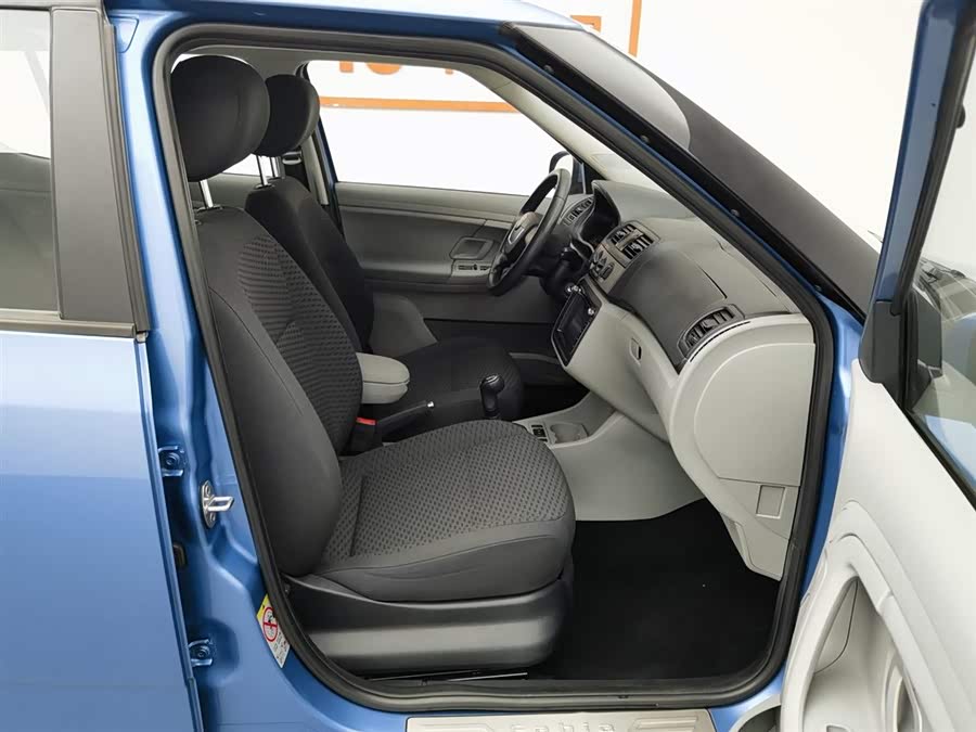 Skoda Fabia 2012 car image #24