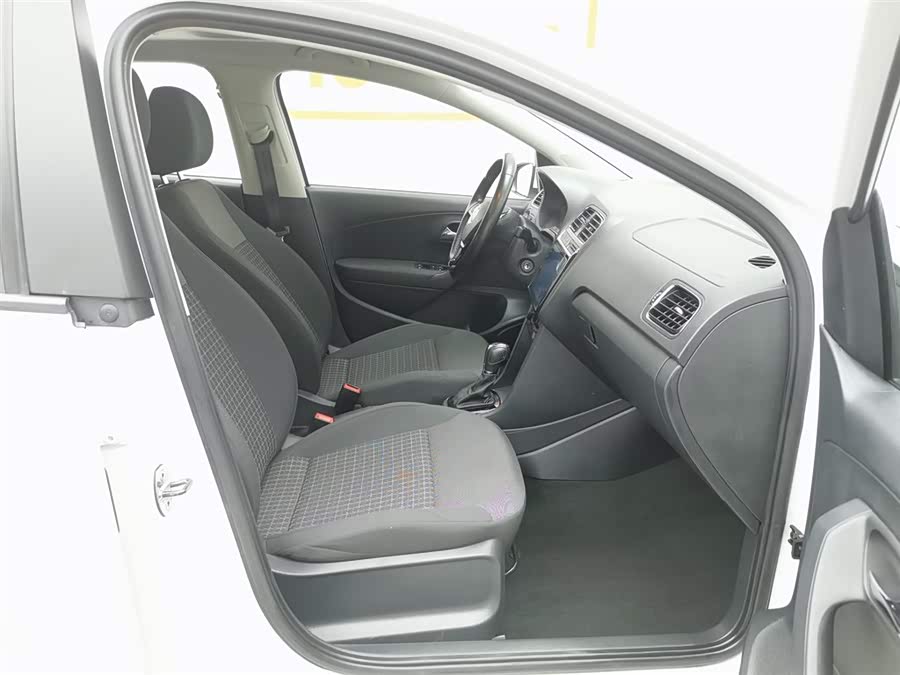 Volkswagen Polo 2018 immagine di auto #24