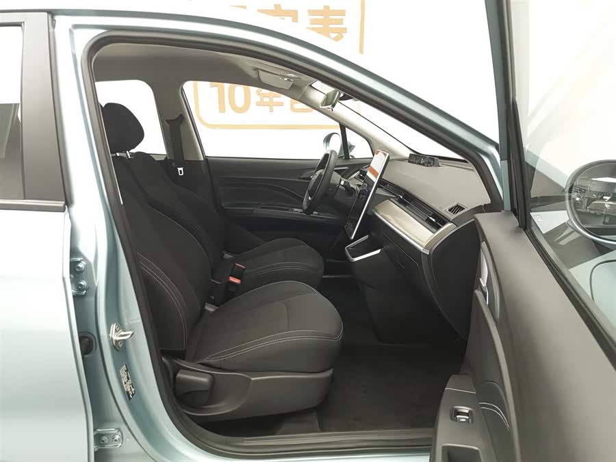 哪吒汽车 哪吒V 2021 汽车图片 #24