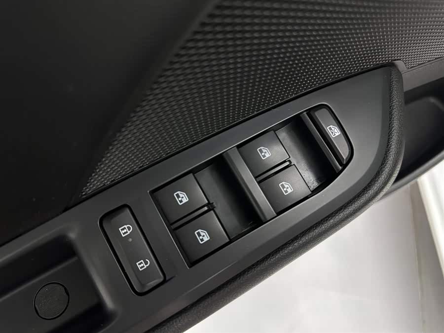 Chevrolet Cavalier 2018 car image #24