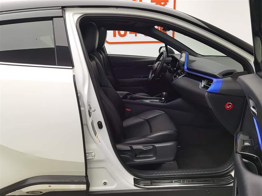 Toyota C-HR 2019 immagine di auto #24