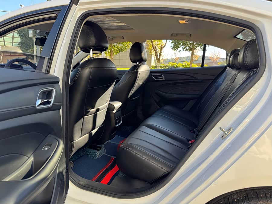 Roewe i5 2020 car image #24