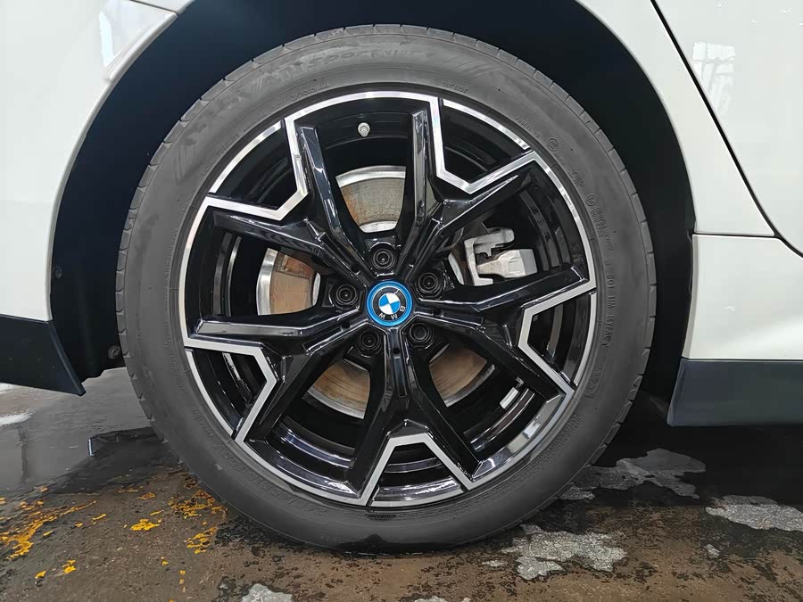 BMW i3 2024 car image #24
