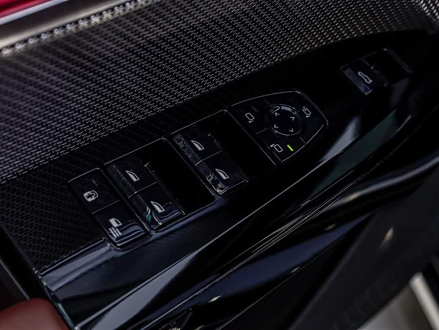 BMW i7 2024 car image #24