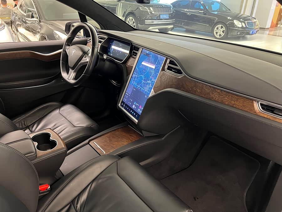 Tesla Model X 2017 car image #24