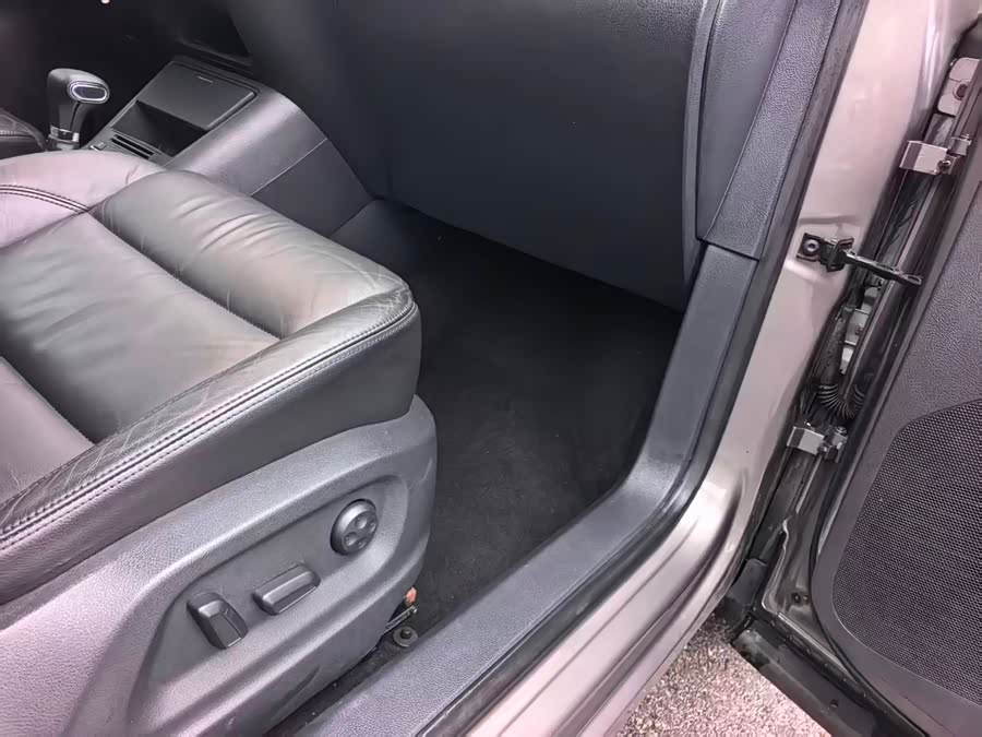 Volkswagen Tiguan 2011 car image #24