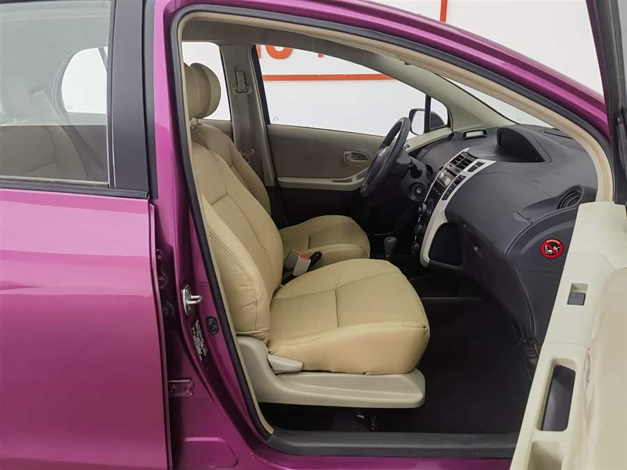 Toyota Yaris 2012 imagen de coche #24