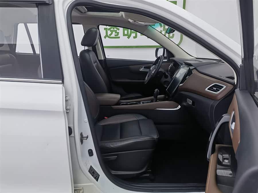 SWM X7 2018 صورة سيارة #24