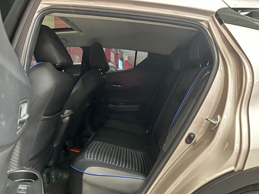 Toyota C-HR 2023 immagine di auto #24