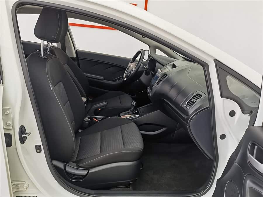 Kia K3 2017 car image #24