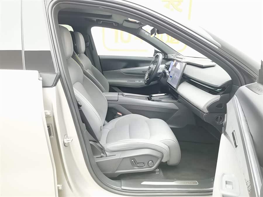 Lynk & Co 08 EM-P 2023 car image #24