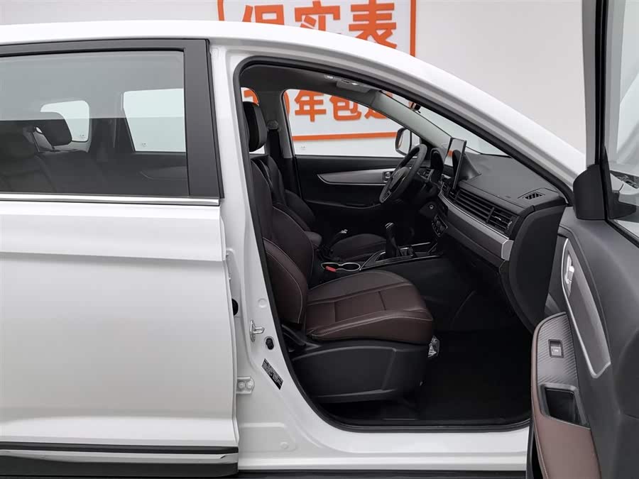 Forthing T5 2024 immagine di auto #24