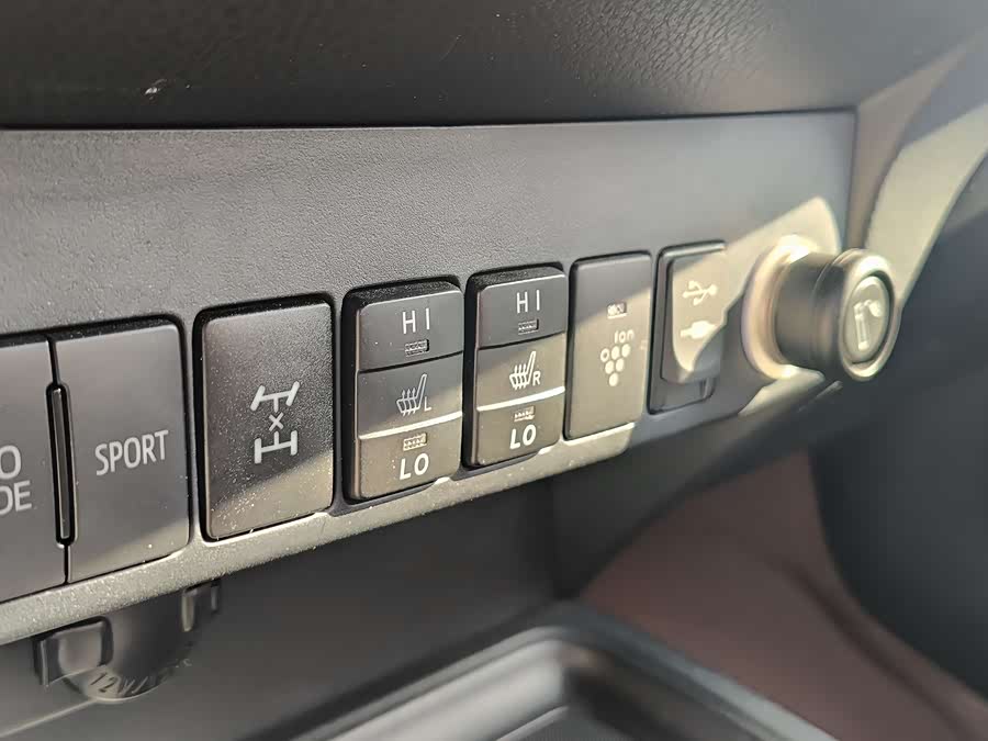Toyota RAV4 2015 car image #24