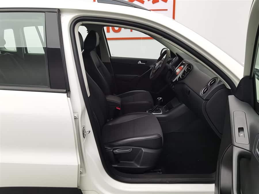 Volkswagen Tiguan 2019 car image #24