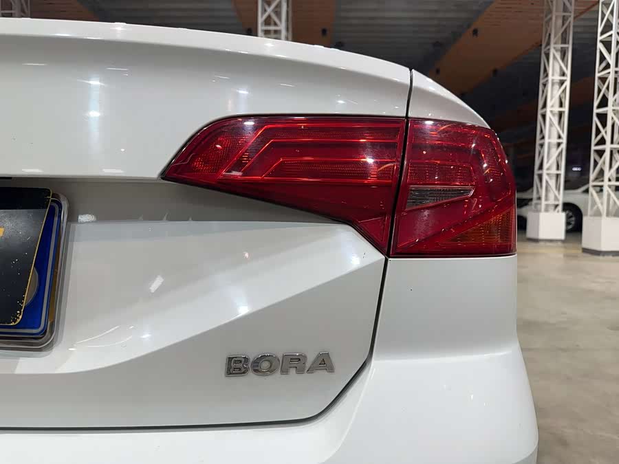 Volkswagen Bora 2017 car image #24