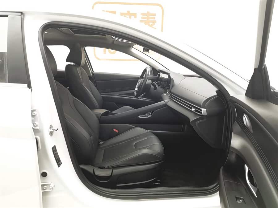 Hyundai Elantra 2022 car image #24