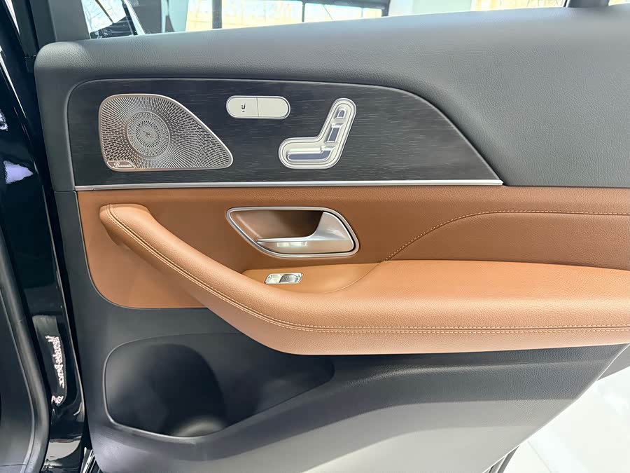 Mercedes-Benz GLE Class 2024 car image #24