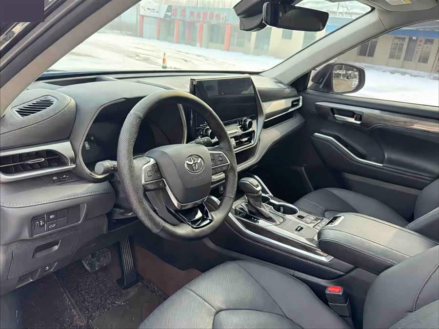 Toyota Highlander 2025 car image #24