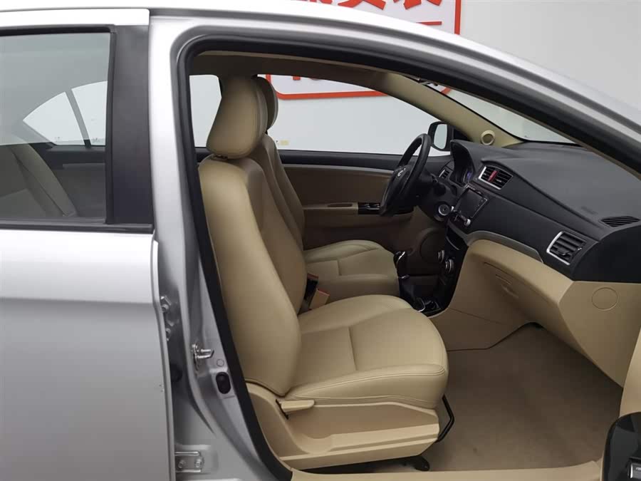 Great Wall C30 2016 car image #24