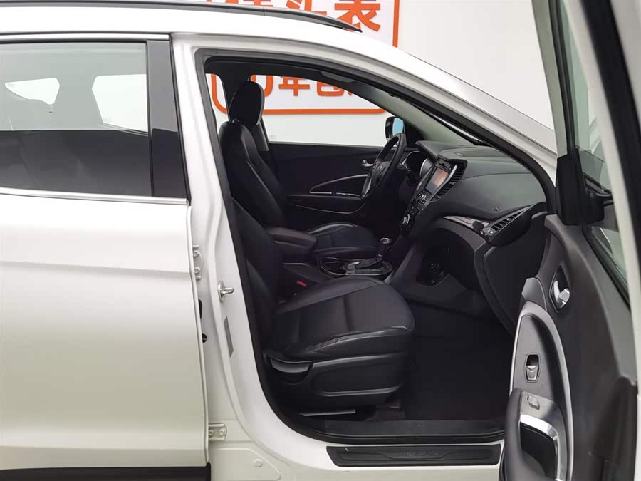 Hyundai Santa Fe 2015 car image #24