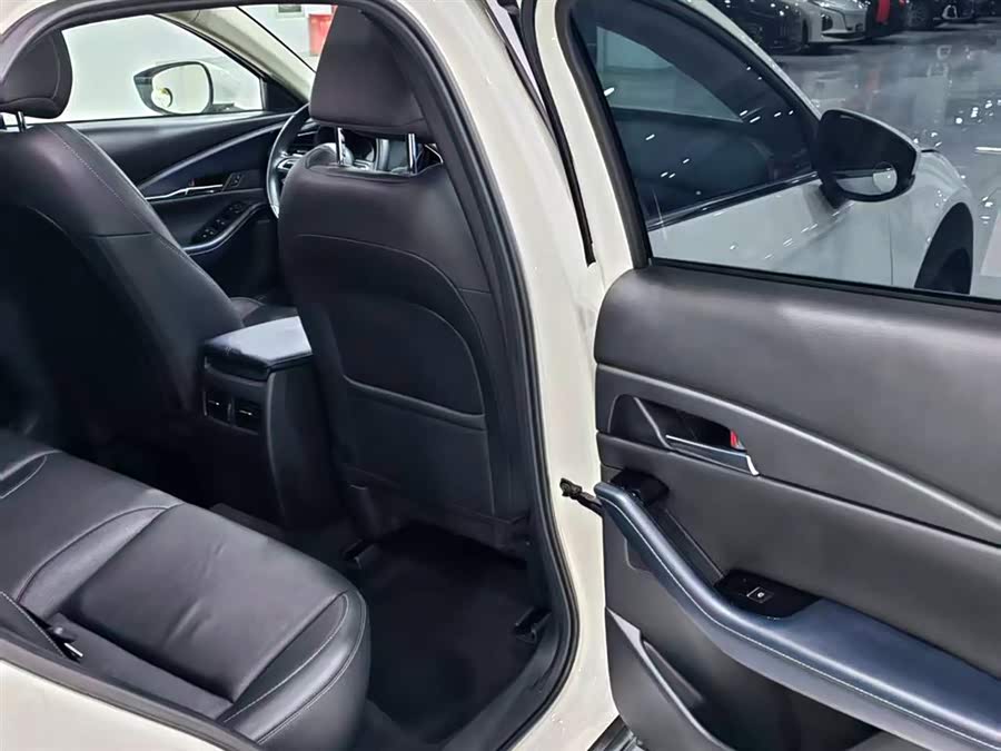 Mazda CX-30 2023 immagine di auto #24