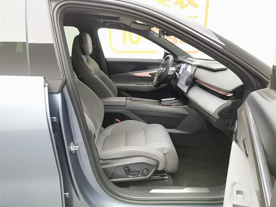 Lynk & Co 08 EM-P 2024 car image #24