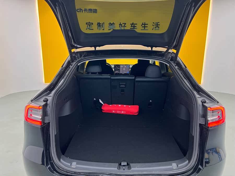 Tesla Model Y 2022 car image #24