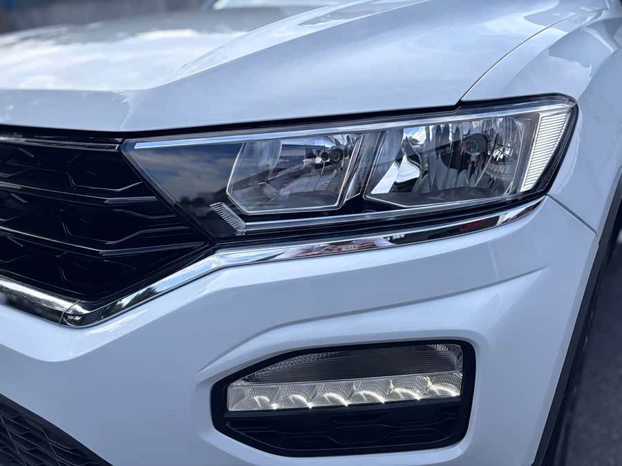 Volkswagen T-Roc 2019 car image #24