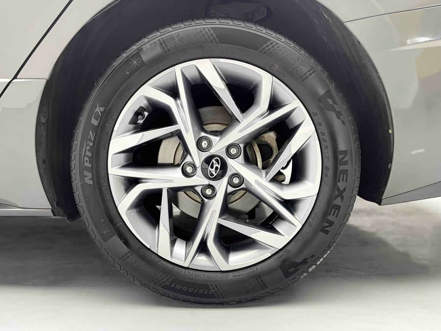 Hyundai Sonata 2021 immagine di auto #24