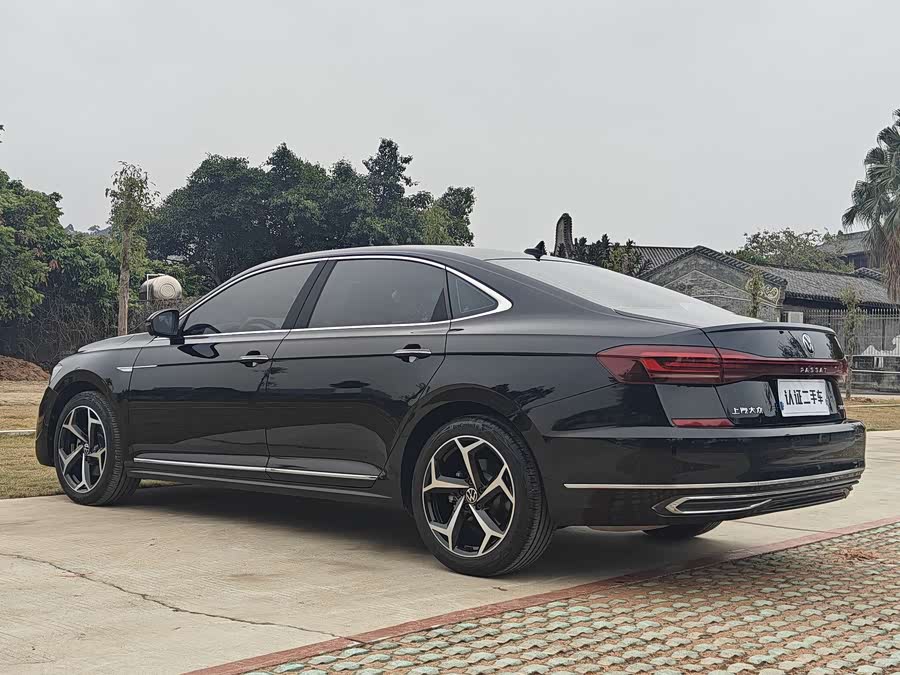 Volkswagen Passat 2023 car image #24