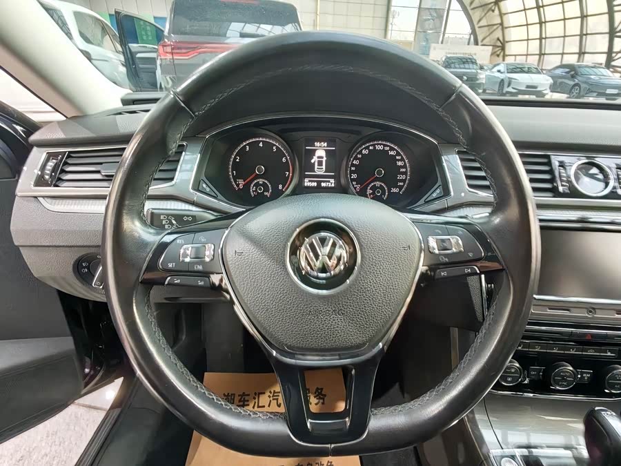 Volkswagen Passat 2018 car image #24