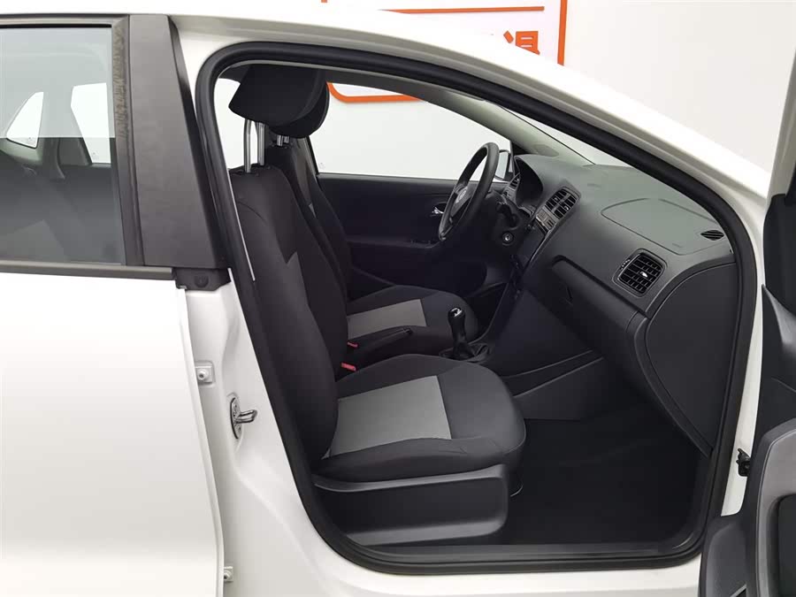Volkswagen Polo 2018 car image #24