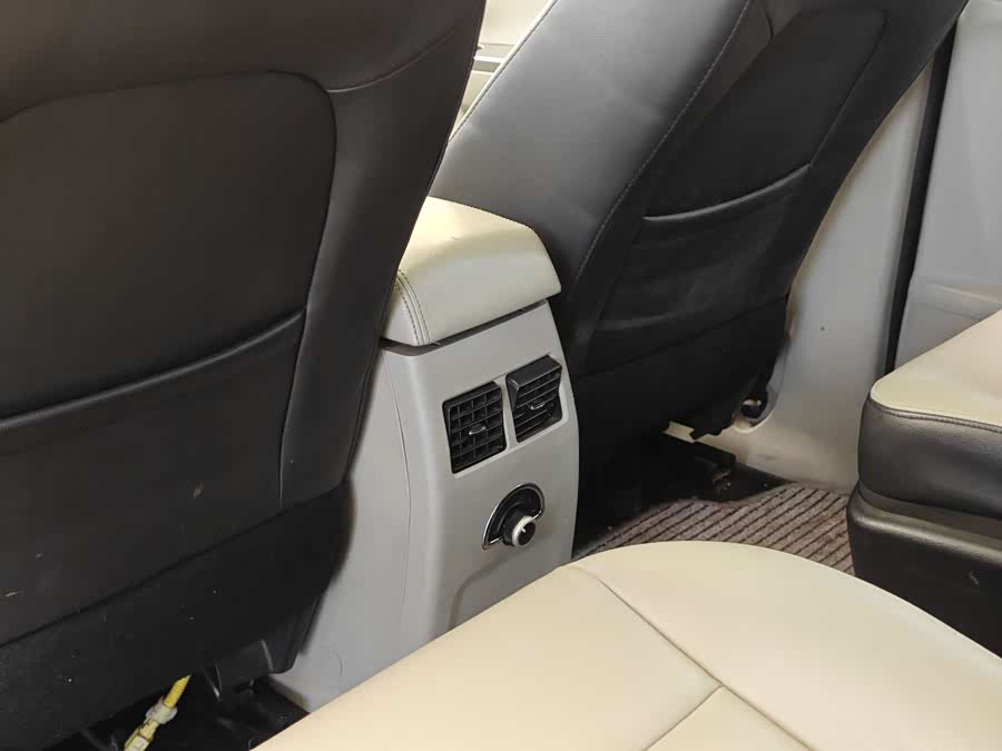 Forthing S500 2016 car image #24