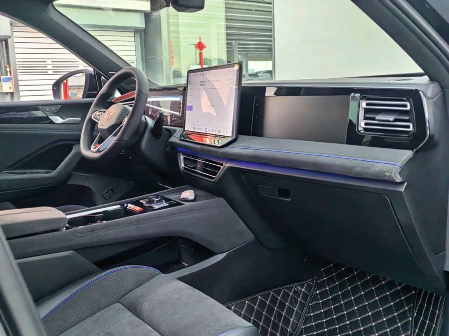 Volkswagen Tiguan L 2024 car image #24
