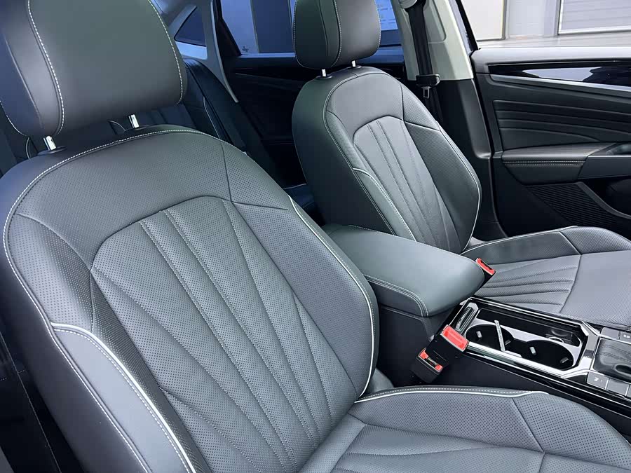 Volkswagen Passat 2024 immagine di auto #24