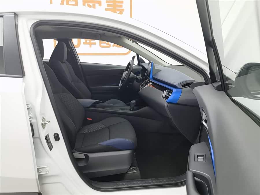 Toyota C-HR 2022 car image #24