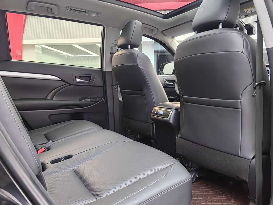 Toyota Highlander 2019 car image #24