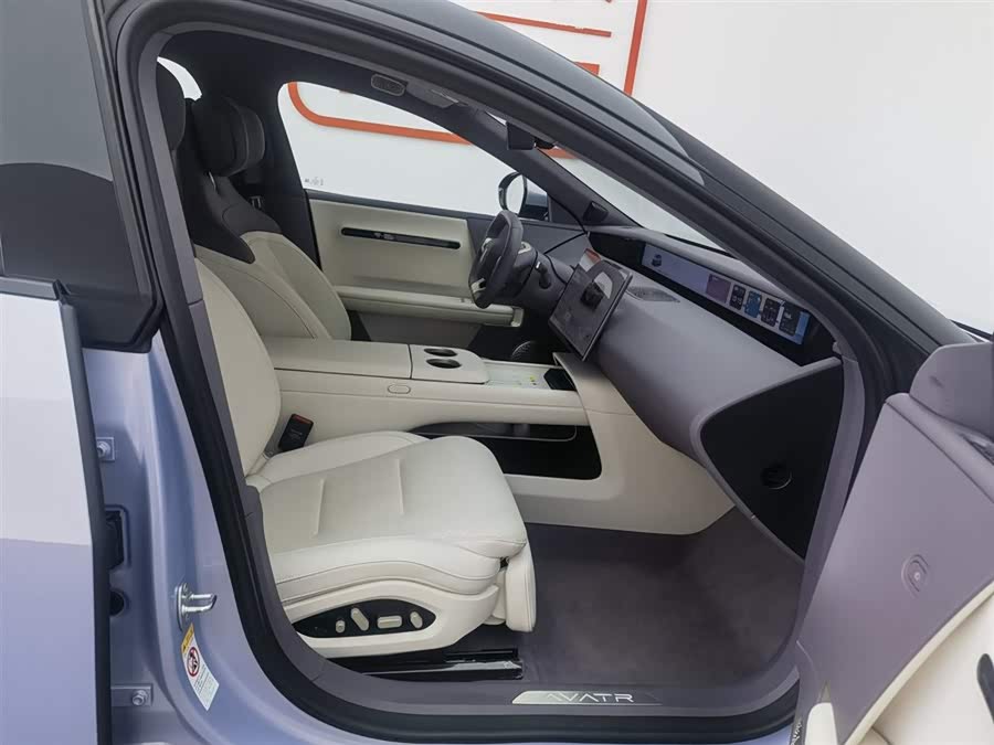 Avatr 06 2025 car image #24