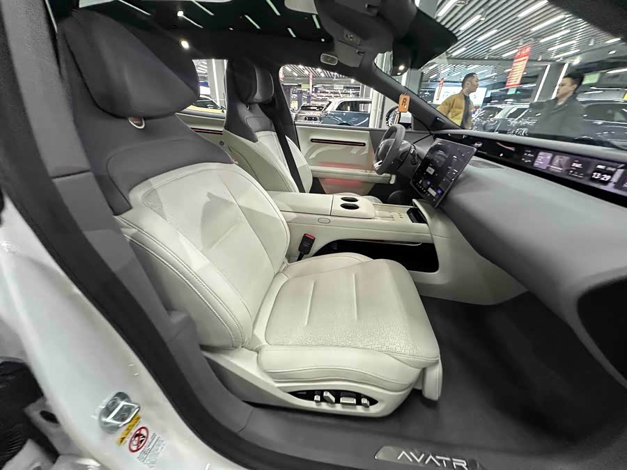 Avatr 06 2025 car image #24