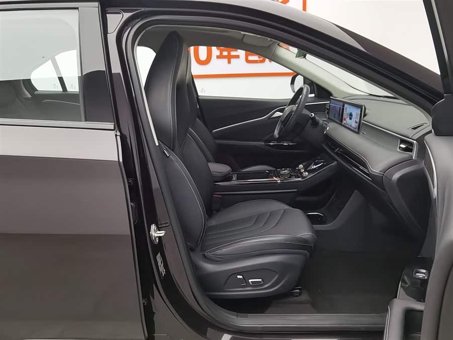 哪吒汽车 哪吒U 2022 #24 哪吒汽车 哪吒U 2022 汽车图片 #24