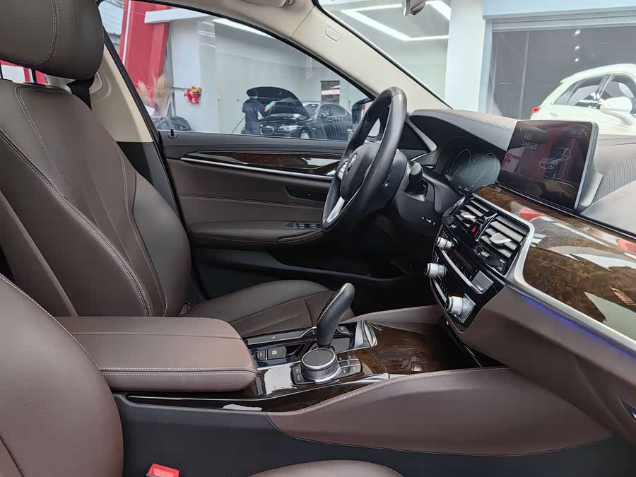 BMW 5 Series 2019 #24 BMW 5 Series 2019 car image #24