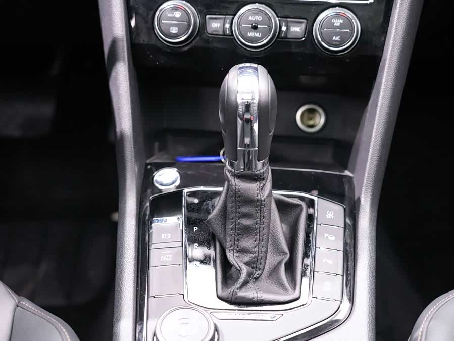 Volkswagen Tharu 2020 car image #24